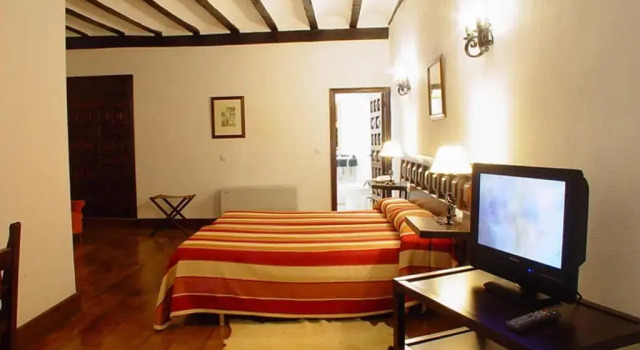 Трёхместный номер Standard Hotel Nuevo Arlanza
