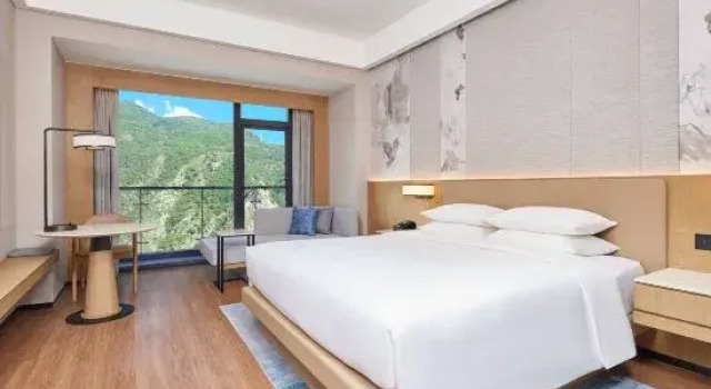 Luksusowy dwuosobowy pokój Courtyard By Marriott Jiuzhaigou