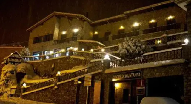 Hostal La Neu, Rezervasyon Otel Кастельяр-де-н'Уг Bergueda
