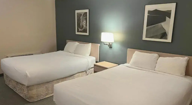 Четырёхместный номер Standard Heritage Inn Hotel & Convention Centre - Taber