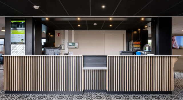 B&B HOTEL La Rochelle Centre Les Minimes, Забронировать Отель «постель и завтрак» Отели Ла-Рошель 3 звезды, рядом с Отель-де-Виль, 3*