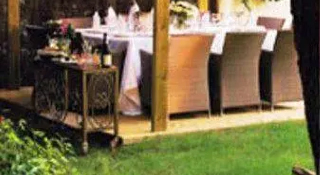 Auberge du Pont Romain, Book Hostel / Vandrerhjem Hostels i Sommieres, Hostel / Vandrerhjem