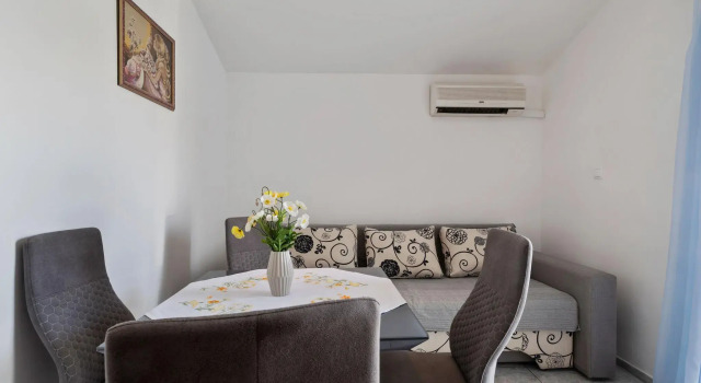 Lovely Apartment in Jadranovo near Town Center, Забронировать Апартаменты/квартира Ядраново Приморско-Горанская жупания