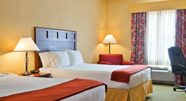 Четырёхместный номер Executive Holiday Inn Express of Salado-Belton by IHG