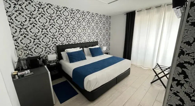 Hostal Boutique I Host You, Забронировать Отель центр города Мадрид, рядом с Церковь Св. Мануэля и Св. Бенедикта