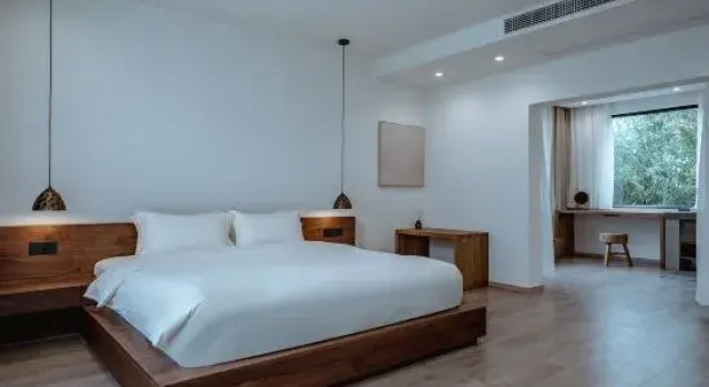 Люкс Deluxe c 1 комнатой с балконом и с красивым видом из окна Dali Zhe 1995. Villa Designer Homestay (Erhai Caicun Branch)