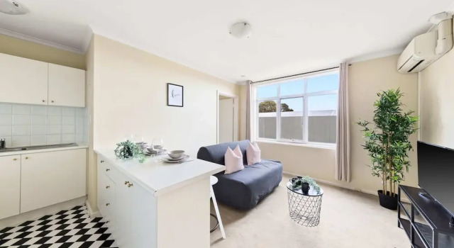 A Comfy & Cozy Apt in Clifton Hill, Free Parking, Book Apartment Clifton Hill Victoria