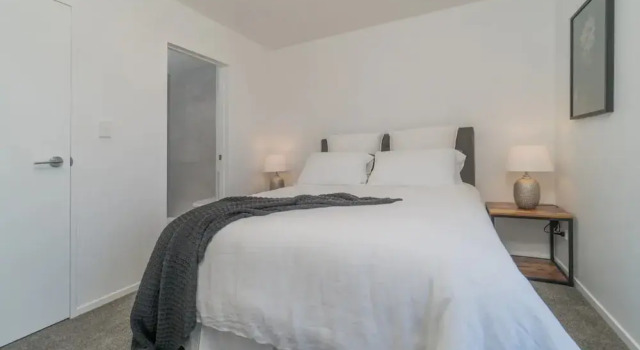 Spacious and Quiet 2 Bedroom Apartment in Ellerslie, Rezerwuj Apartament Auckland 