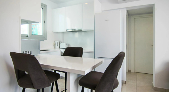 Phaedrus Living - Seaside Executive Flat Harbour 208, Забронировать Отель Отели района Пафоса с парковкой, рядом с Церковь Панахии Хрисополитиссы, Парковка