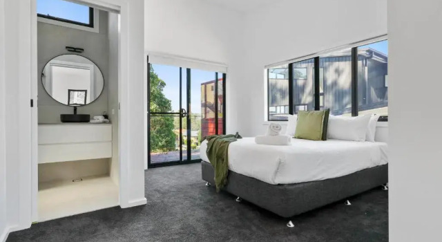 The Lake House and Apartment Merimbula