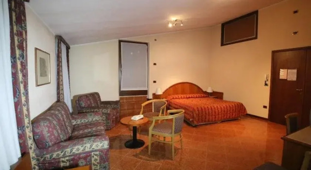 Hotel Paris, Buchen Sie Hotel Castel Goffredo Lombardei