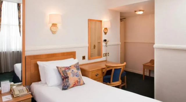 Одноместный номер Classic Berjaya Eden Park London Hotel