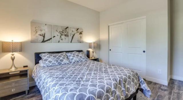 Updated Las Vegas House: Patio & Solar Heated Pool, 预订 度假屋 拉斯维加斯 内华达州