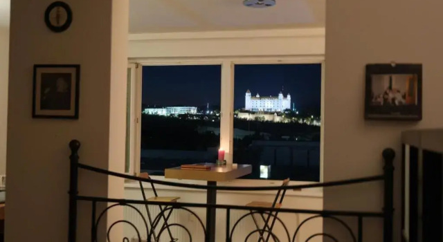 Studio with a view of the center of Bratislava, Забронировать Отель Petrzalka Братислава, рядом с Мавзолей Хатама Софера