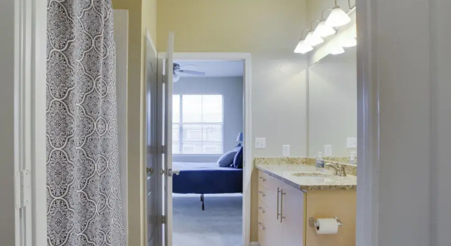 Southend 2 BR Apt near Stadium by Frontdesk