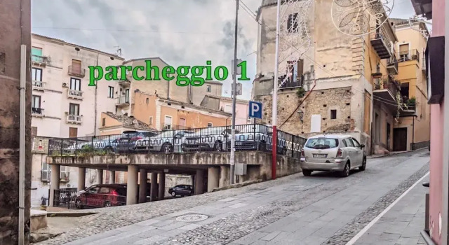 B&B La Via dei Mulini, Book Bed and Breakfast Hoteller i Corigliano Calabro med parkering, Parkering