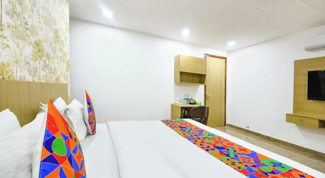 Номер Executive FabHotel Luxe 8 Stayz - Phase 1 Metro, Golf Course Road & Arjun Marg
