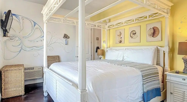 Номер Standard с балконом Inn on the Avenue