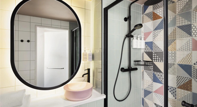 Двухместный номер Standard с балконом Spark by Hilton London Romford