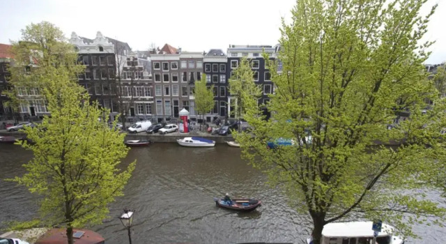 Двухместный номер Standard с видом на канал The Toren Amsterdam, by The Pavilions