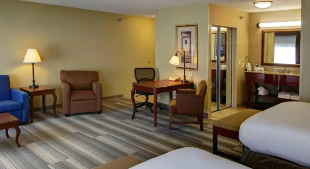 Четырёхместный люкс Holiday Inn Express & Suites Sioux City-South by IHG