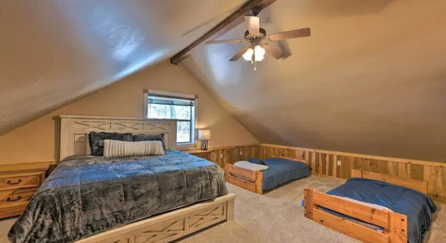 Spacious Pinetop Country Club Cabin w/ Deck!