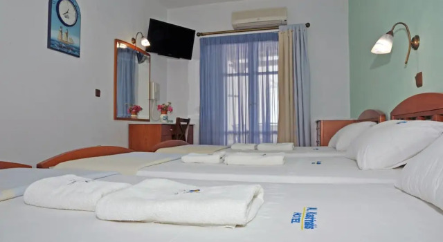 Трёхместный номер Comfort с балконом и с красивым видом из окна ALK Hotelᵀᴹ