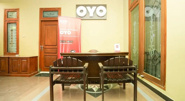 Kembang Kuning Residence Syariah by Oyo Rooms, Varaa Hotelli Surabaya East Java, lähellä Surabaya Town Square