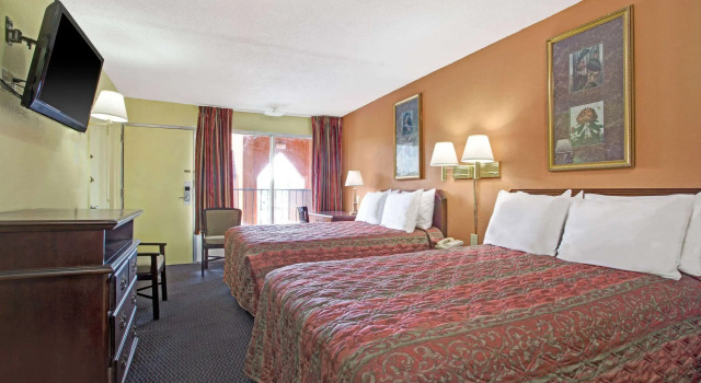 Days Inn by Wyndham Benson, Buchen Sie Gasthaus Benson North Carolina