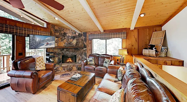 New Listing! Amazing Moonridge Getaway W/ Decks 4 Bedroom Home