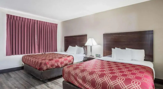 Standard Vierer Zimmer Keller Econo Lodge