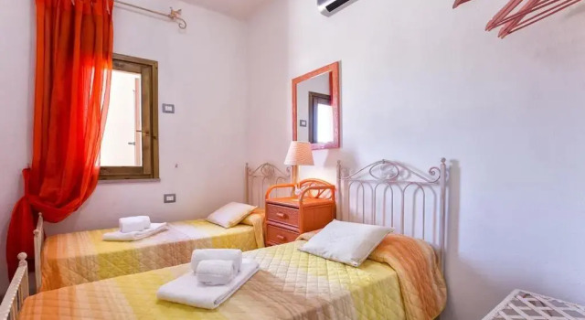Torre dei Corsari vista mare con terrazza spiaggia sotto casa per 5 persone