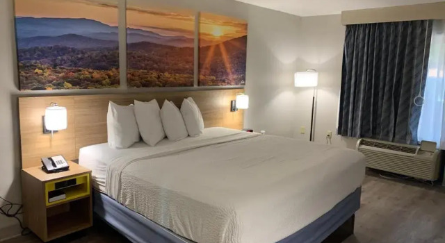 Номер Standard Days Inn by Wyndham Atlanta Stone Mountain
