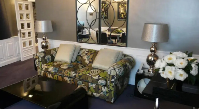 Полулюкс Hotel Carlton
