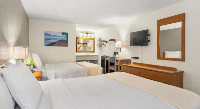 Четырёхместный номер Classic Autumn Creek Branson