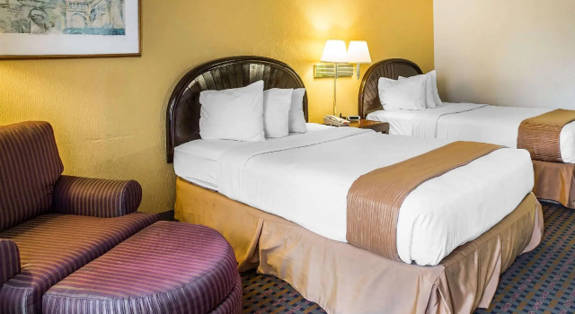 Четырёхместный номер Standard Rodeway Inn & Suites Carrollton