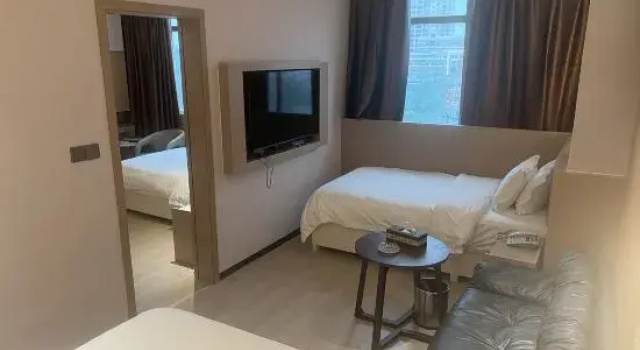 Трёхместный люкс Zhongshan Millennium Yihe Hotel (Zhongshan West Station Branch)
