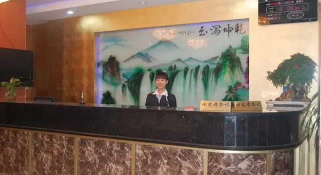 Jitai Hotel - Renmin Square, Varaa Hotelli Huangpu 