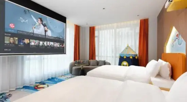 Тент Victoria Hotel (Changsha Wuyi Square Xiangjiang Middle Road Subway Station)