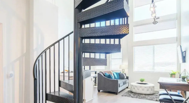 Апартаменты Superior King Bed - Top Floor 2sty Loft - Parking 4058