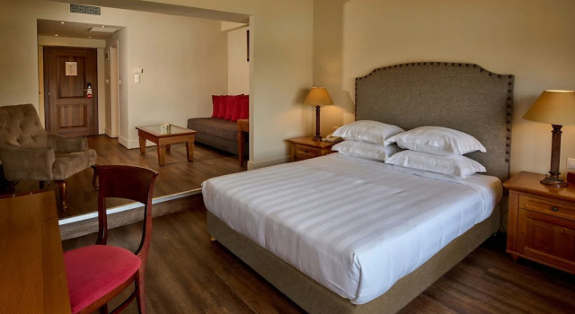 Полулюкс с балконом и с красивым видом из окна Xenia Palace Portaria