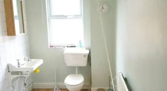 Spacious 2 bed Airbnb (entire house!)