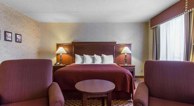Полулюкс Quality Inn & Suites Bay Front