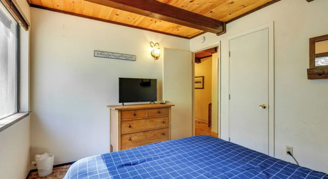 Коттедж Cabin w/ Deck & Fire Pit in Blue Lake Springs!