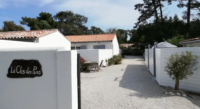 Le Clos des Pins, Rezerwuj Hotel Hotele w Charente-Maritime z parkingiem, Parking