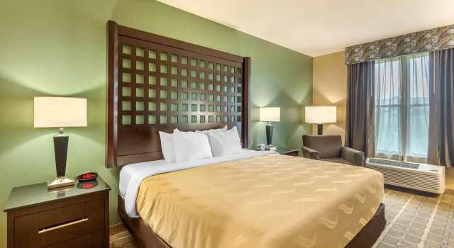 Quality Inn & Suites Durant, Prenota Hotel Hotel a Oklahoma con parcheggio, Parcheggio