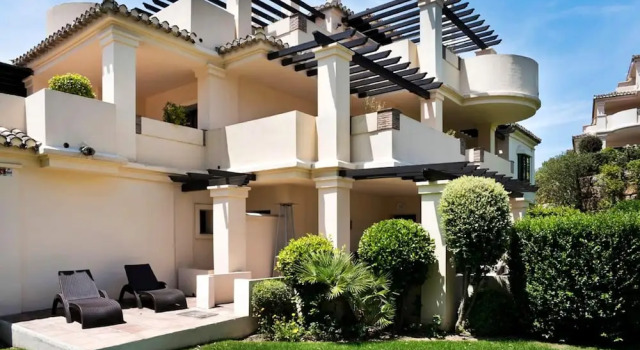 Apartment with 2 Bedrooms in Benahavís, with Pool Access, Furnished Terrace And Wifi - 9 Km From the Beach, Забронировать Апартаменты/квартира Отели Бенаавис с парковкой, Парковка