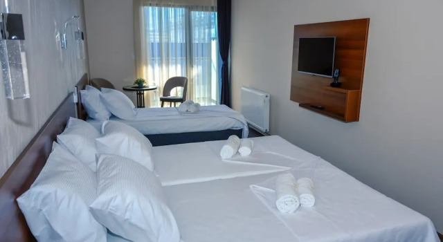 Трёхместный номер Standard с балконом и с видом на реку Hotel Story