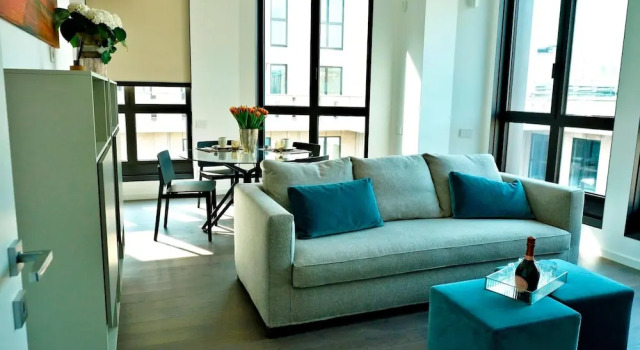 S Babila Central Tower w Rooftop Terrace in San Babila, Забронировать Апартаменты/квартира Апартаменты Милана, рядом с Универмаг Excelsior, Апартаменты/квартира