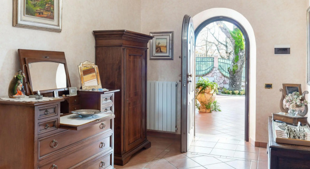 Villa in Tagliacozzo With Pool and Nature, Rezerwuj Willa Hotele w Tagliacozzo z basenem, Basen